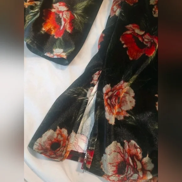 Torrid Black Floral Off-Shoulder Top - Picture 4 of 5